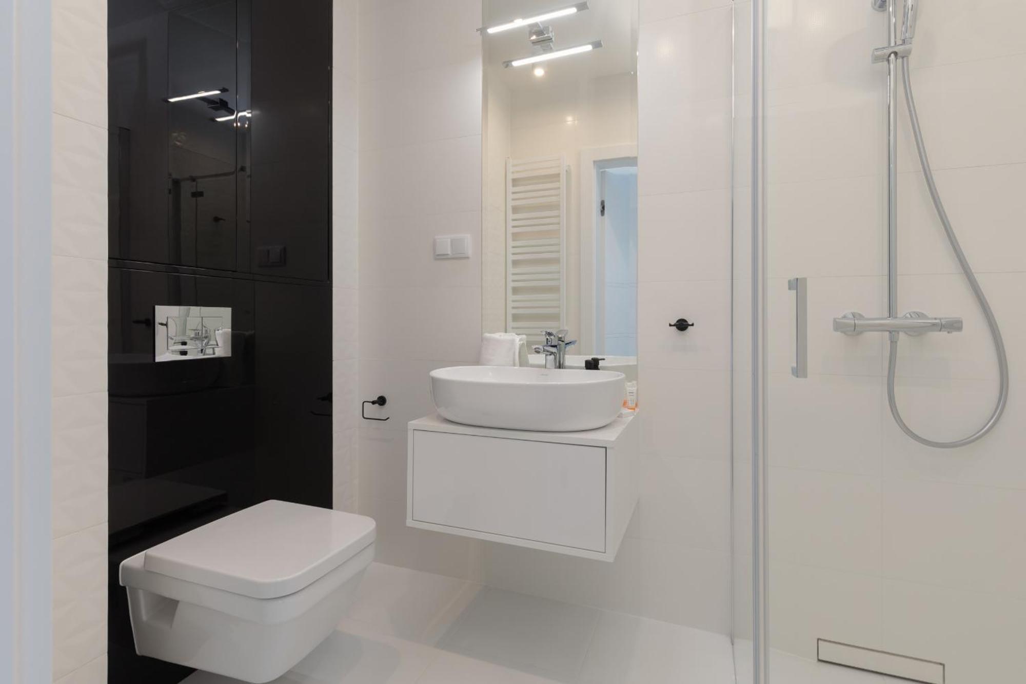 Royal Waves Resort & Spa - Apartment With Parking By Noclegi Renters 미엥지즈드로예 외부 사진